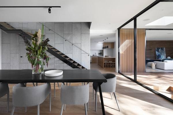 Escaleras y Zonas Comunes